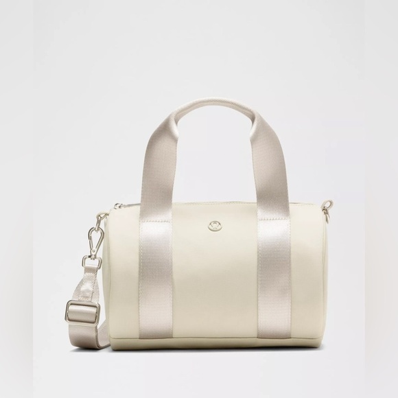 🆕🤍 Lululemon Knit Nylon Mini Barrel Duffle Bag - Raw Linen - Picture 1 of 3